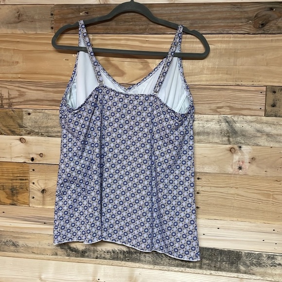 Lands’ End size XL/L blue and white floral swimsuit top with adjustable straps - Picture 5 of 6